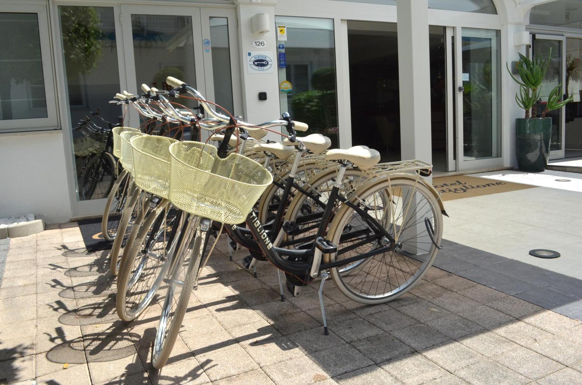 Hotel Castiglione Lignano Sabbiadoro Exterior foto