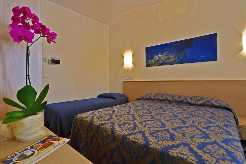 Hotel Castiglione Lignano Sabbiadoro Exterior foto