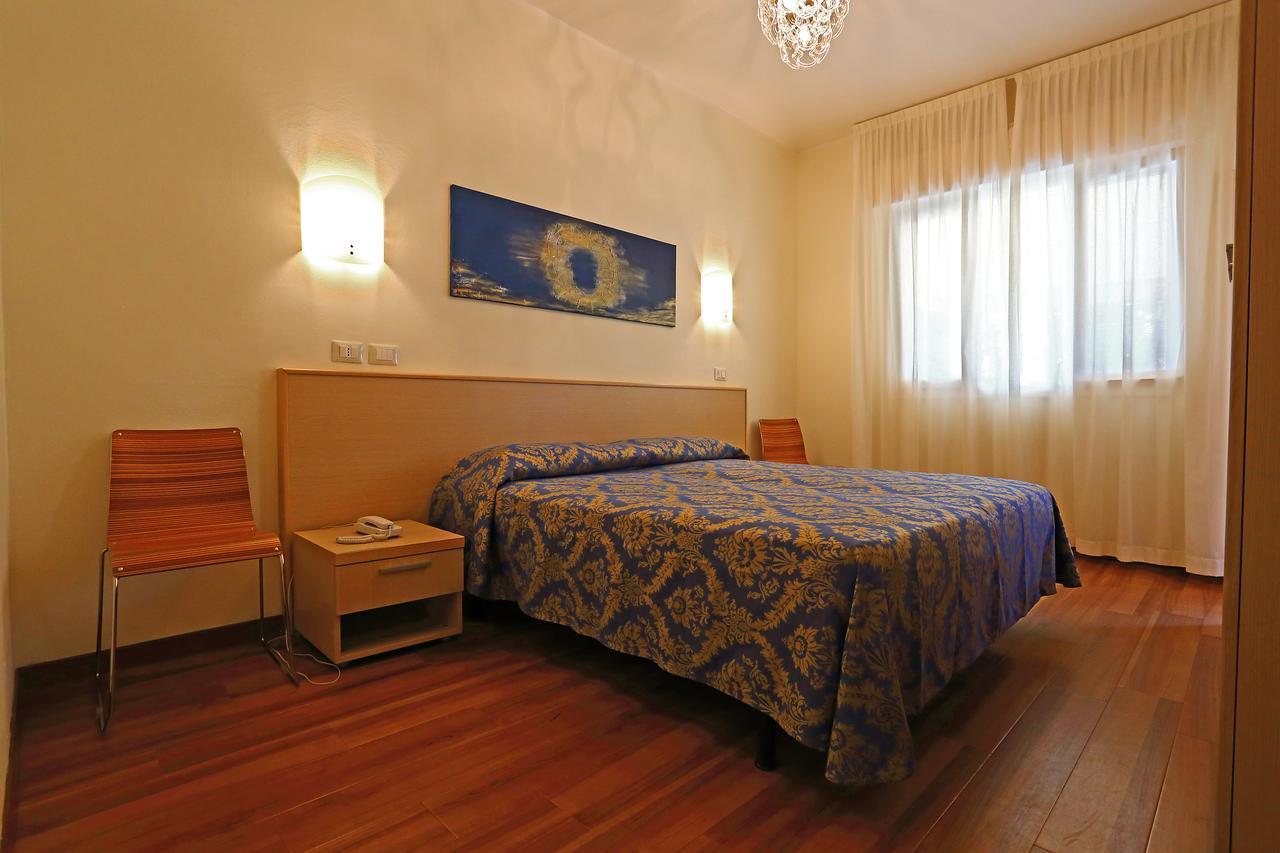 Hotel Castiglione Lignano Sabbiadoro Exterior foto