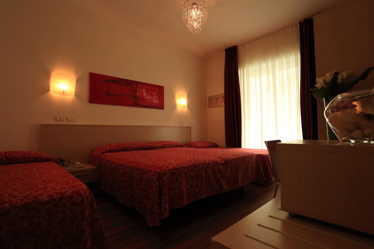 Hotel Castiglione Lignano Sabbiadoro Exterior foto