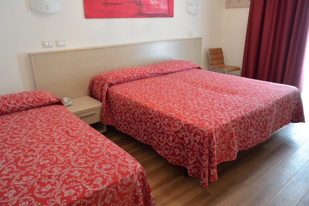 Hotel Castiglione Lignano Sabbiadoro Quarto foto