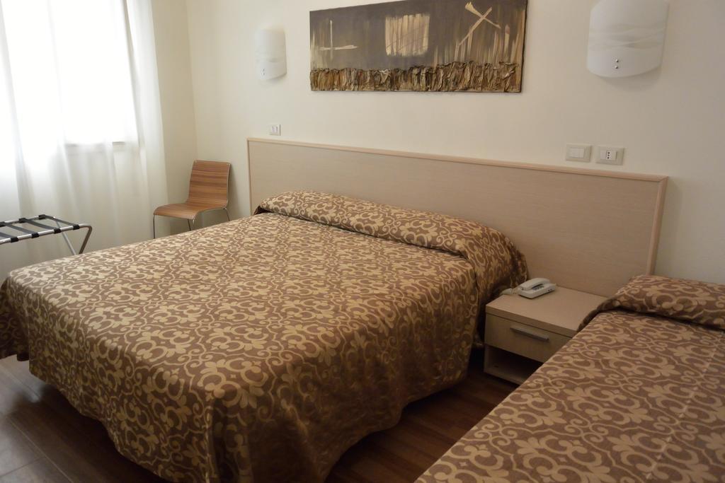 Hotel Castiglione Lignano Sabbiadoro Exterior foto